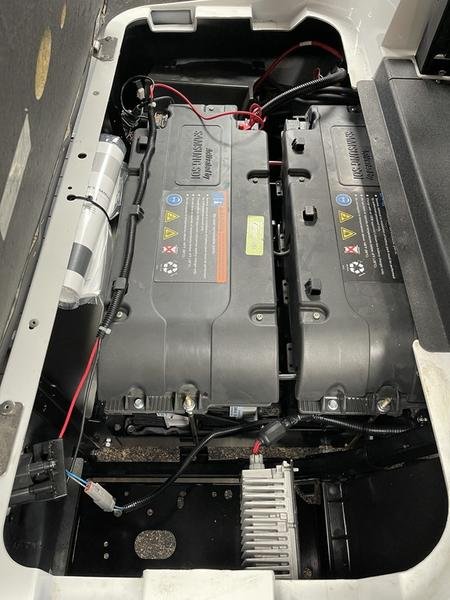 2022 E-Z-GO Express™ L6 ELiTE™ Lithium Bright White