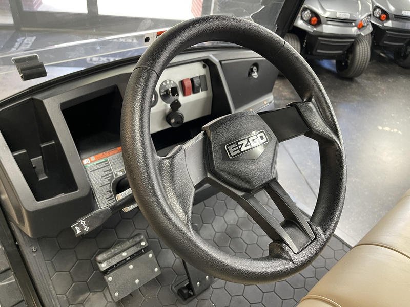 2022 E-Z-GO Express™ L6 ELiTE™ Lithium Bright White