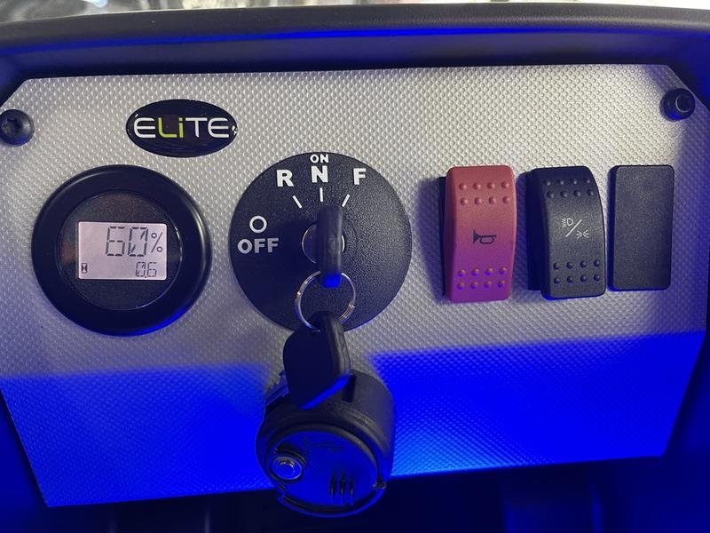 2022 E-Z-GO Express™ L6 ELiTE™ Lithium Bright White